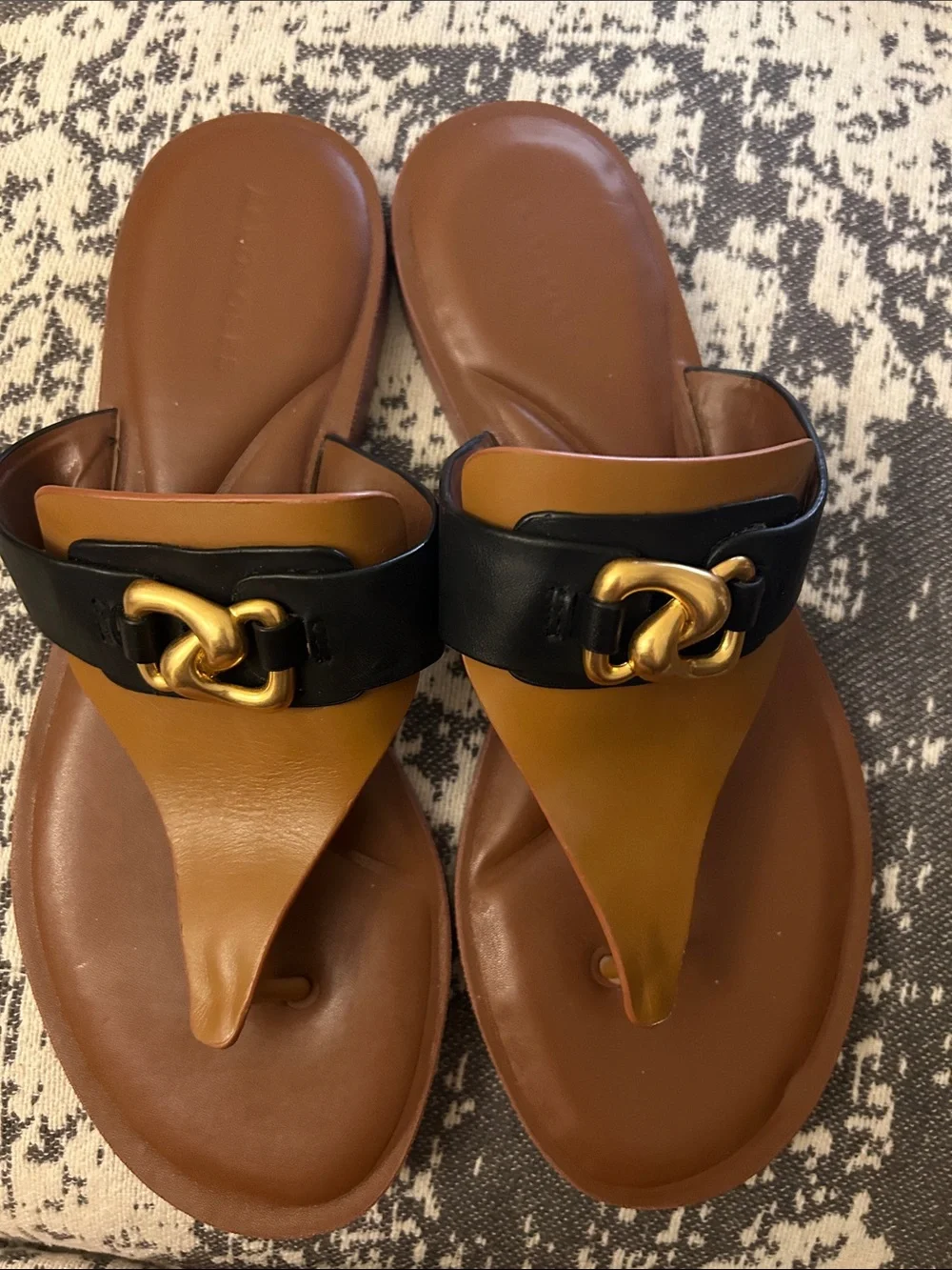 AEROSOLES Two-Tone brown& Black Leather Slide Sandals with Gold Chain size 10.